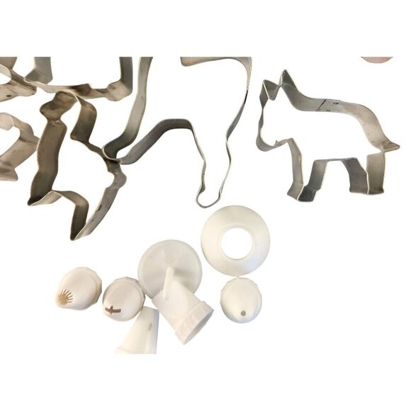 Fox Run Nativity Bake Set With Holiday-Themed Cookie Cutters & Recipes - Picture 11 of 11